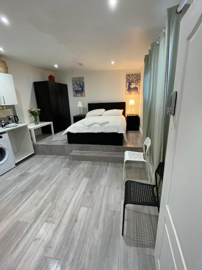 Charming Studio Apartment In London Exterior photo